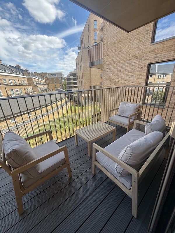 Room Charlow Close in Greater London
