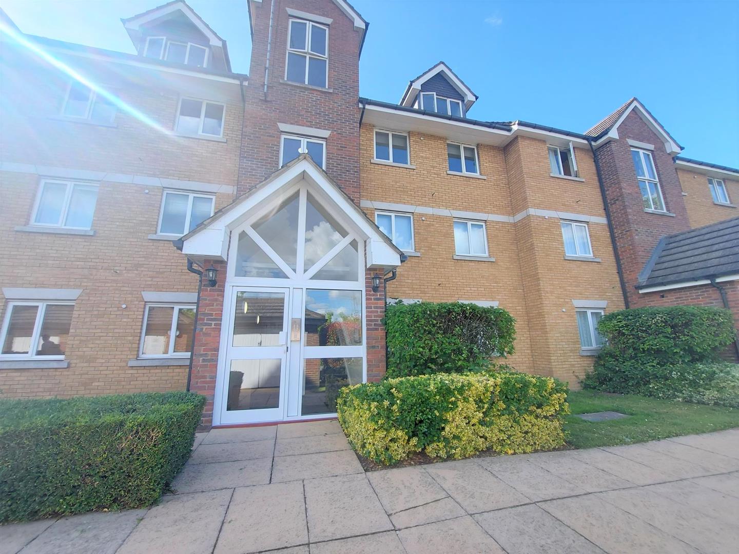 Flat Farthing Close in Watford