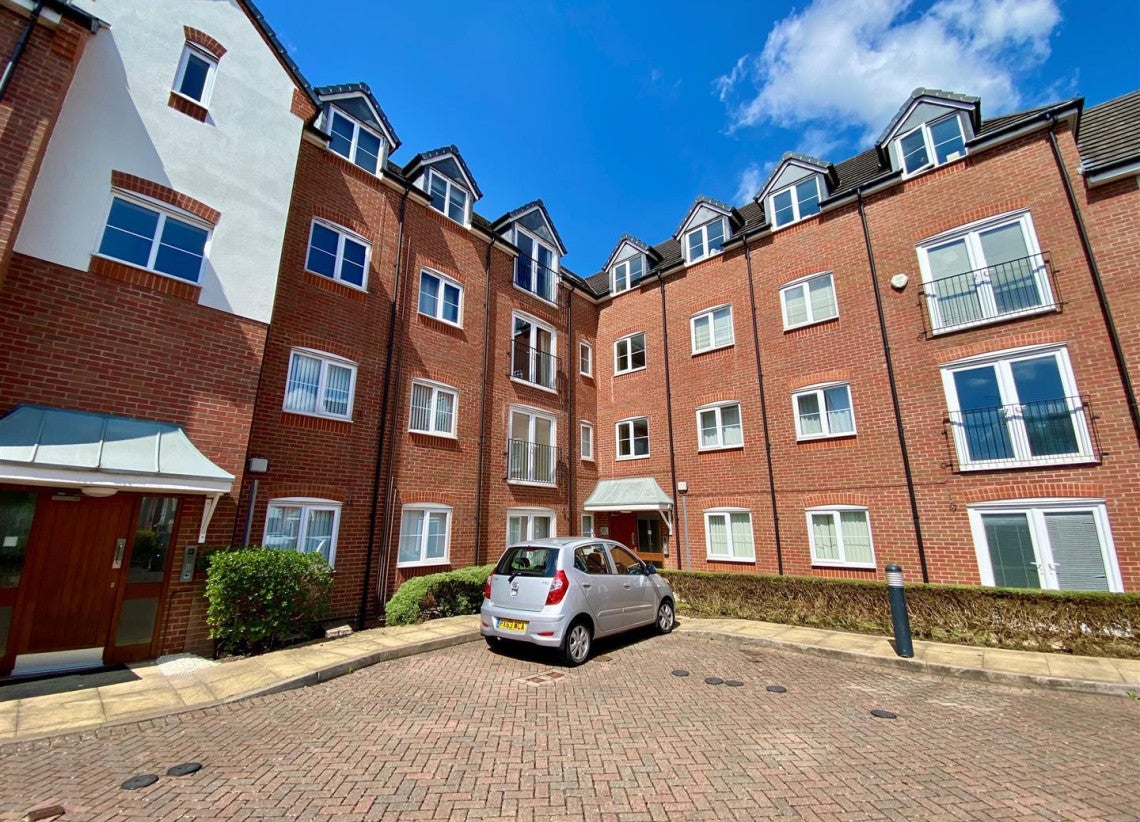 Flat Ryton Close in Coventry