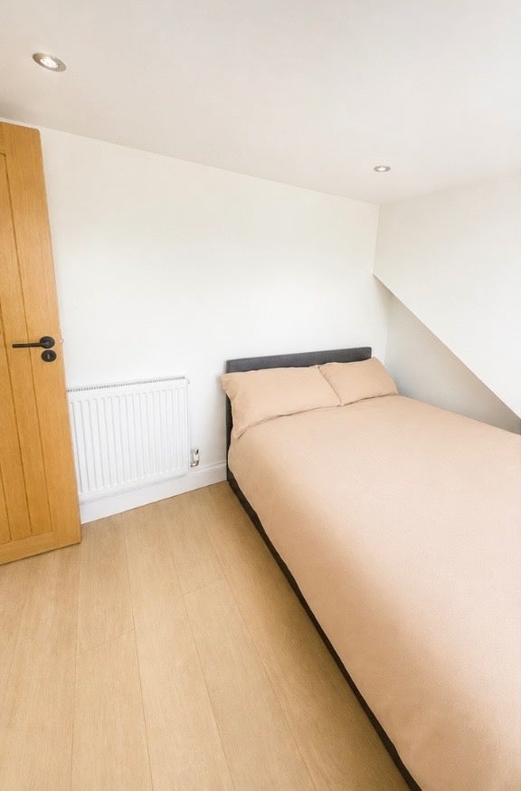 Room Durham Road in Greater London