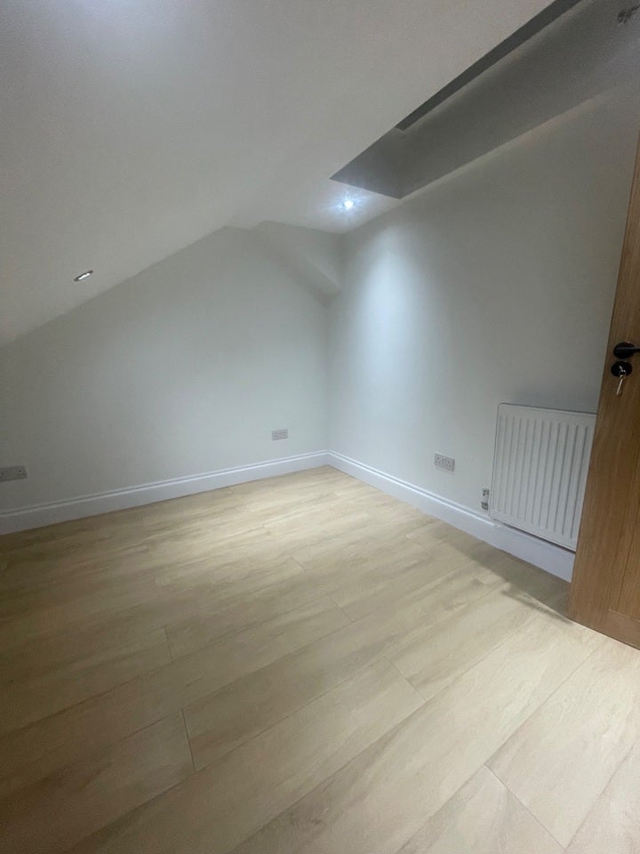 Room Durham Road in Greater London