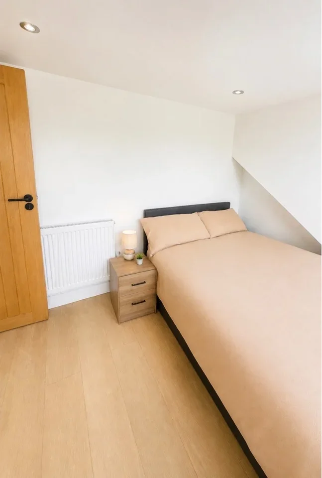 Room Durham Road in Greater London