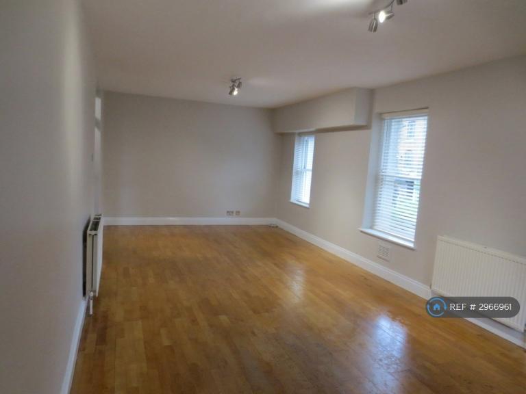 Flat Hackney Road in Greater London