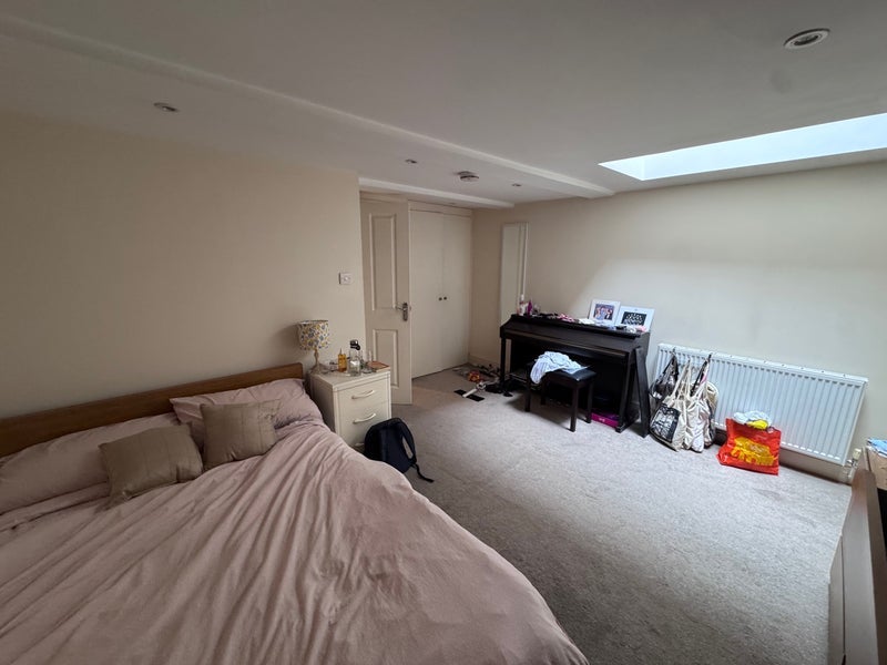 Room Lillie Road in Greater London