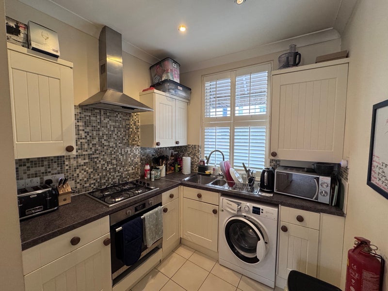 Room Lillie Road in Greater London