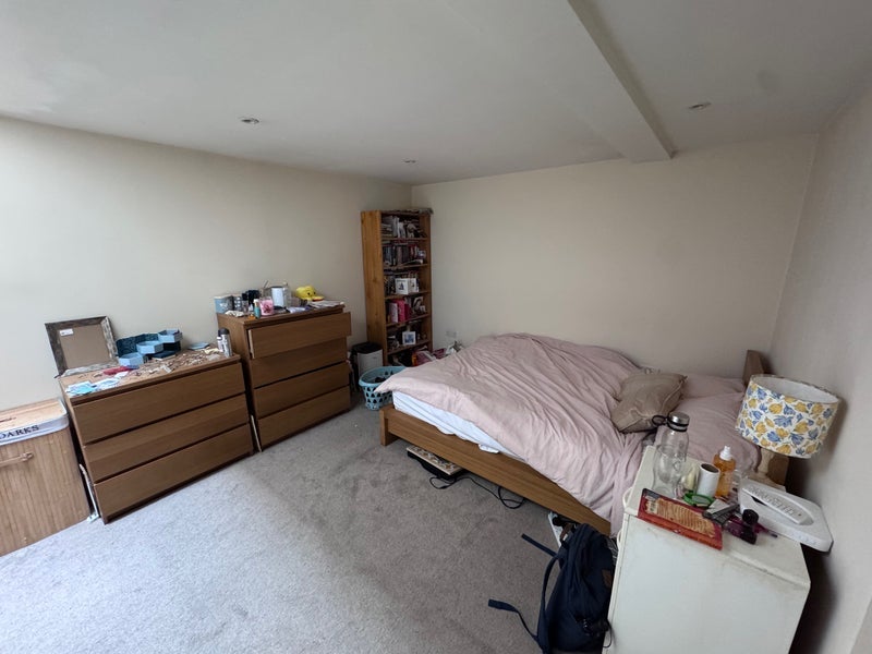 Room Lillie Road in Greater London