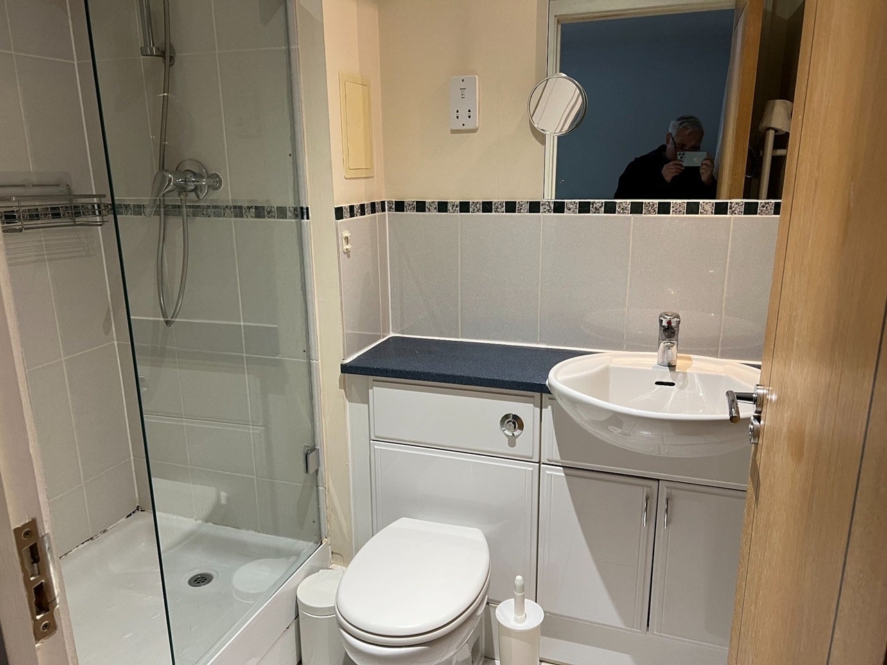 Room Newport Avenue in Greater London