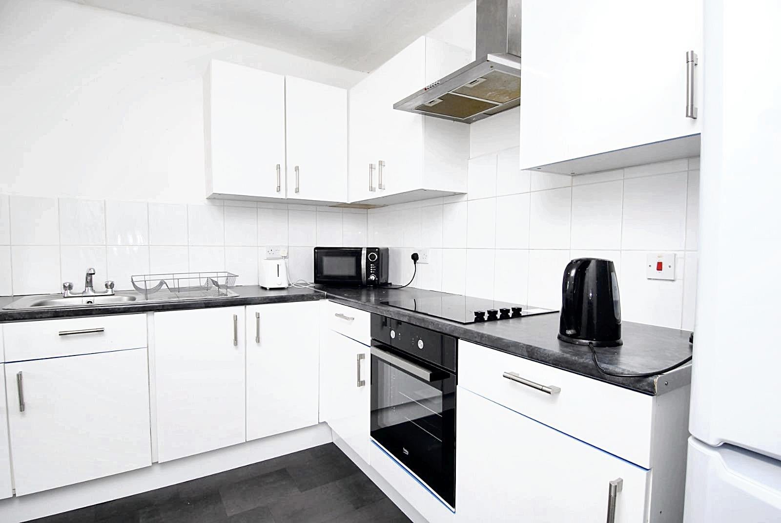 Room Lockyer Road in Plymouth
