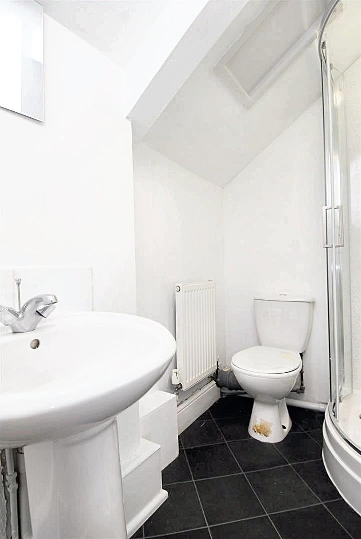 Room Lockyer Road in Plymouth
