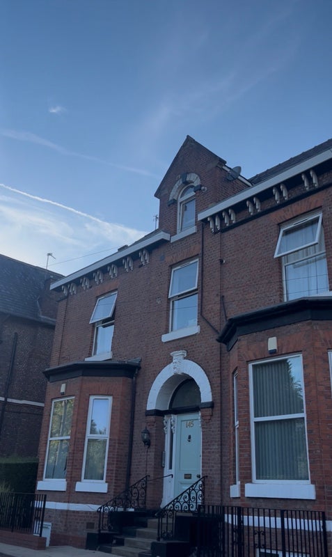 Flat Dickenson Road in Manchester