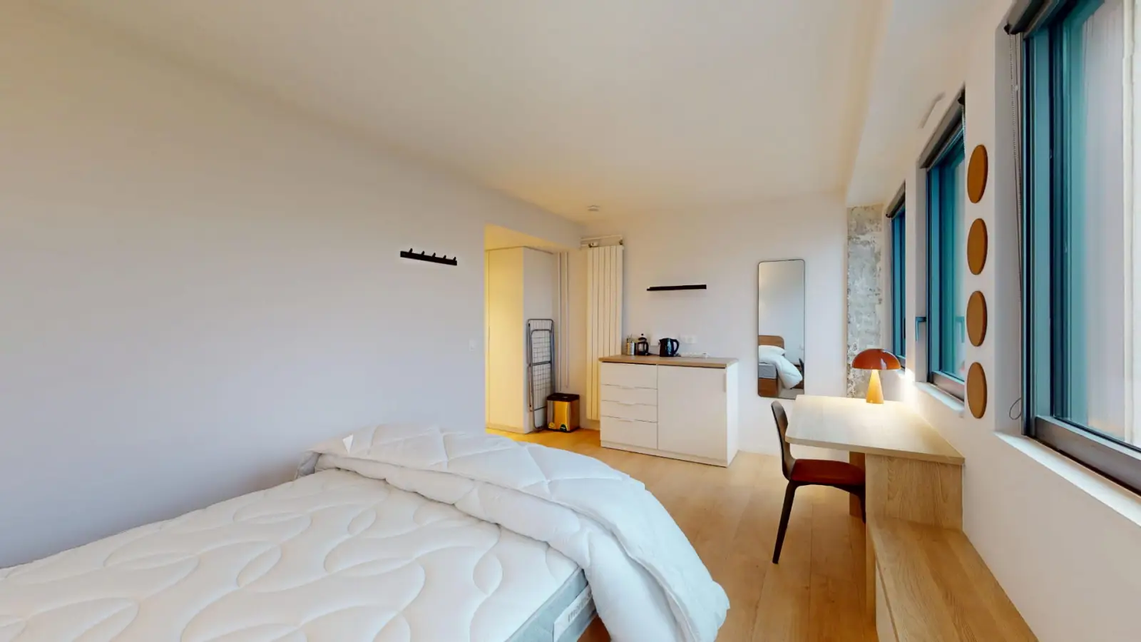 Room Square Charles Laurent in Paris