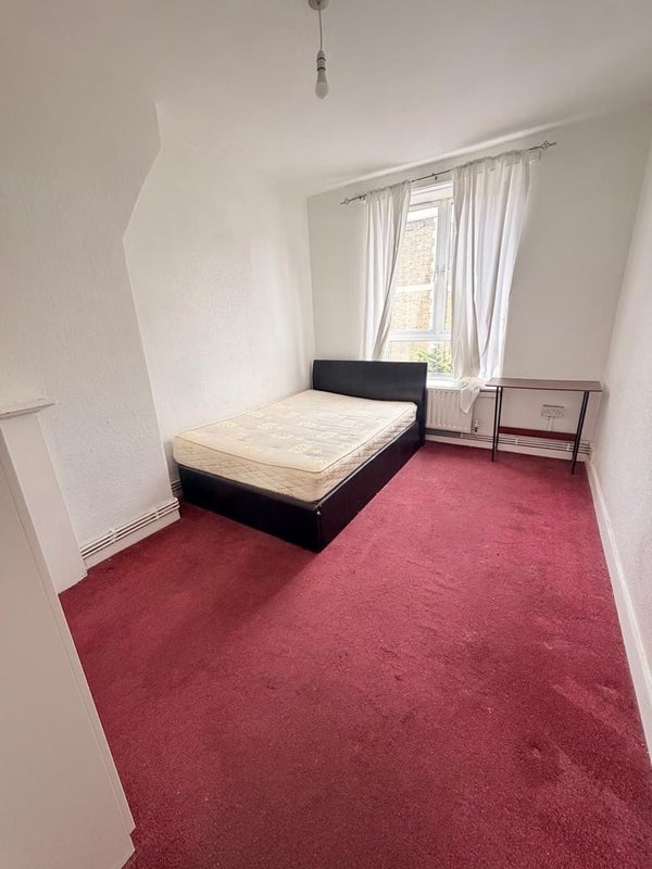Flat Browning Street in Greater London