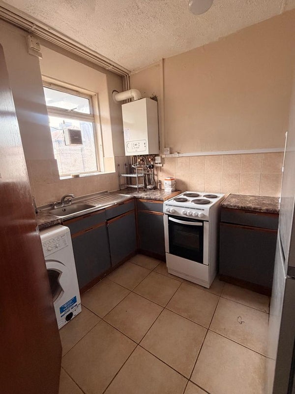 Flat Browning Street in Greater London