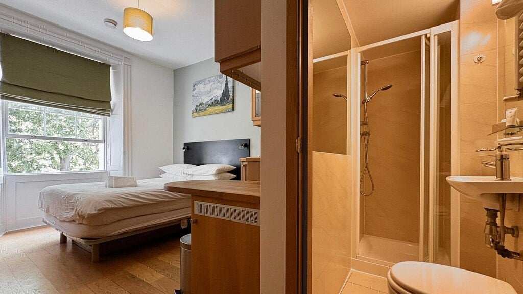 Flat Cartwright Gardens in Greater London