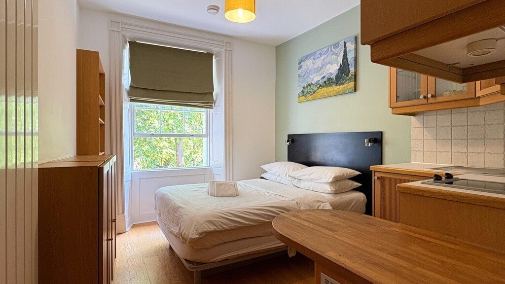 Flat Cartwright Gardens in Greater London