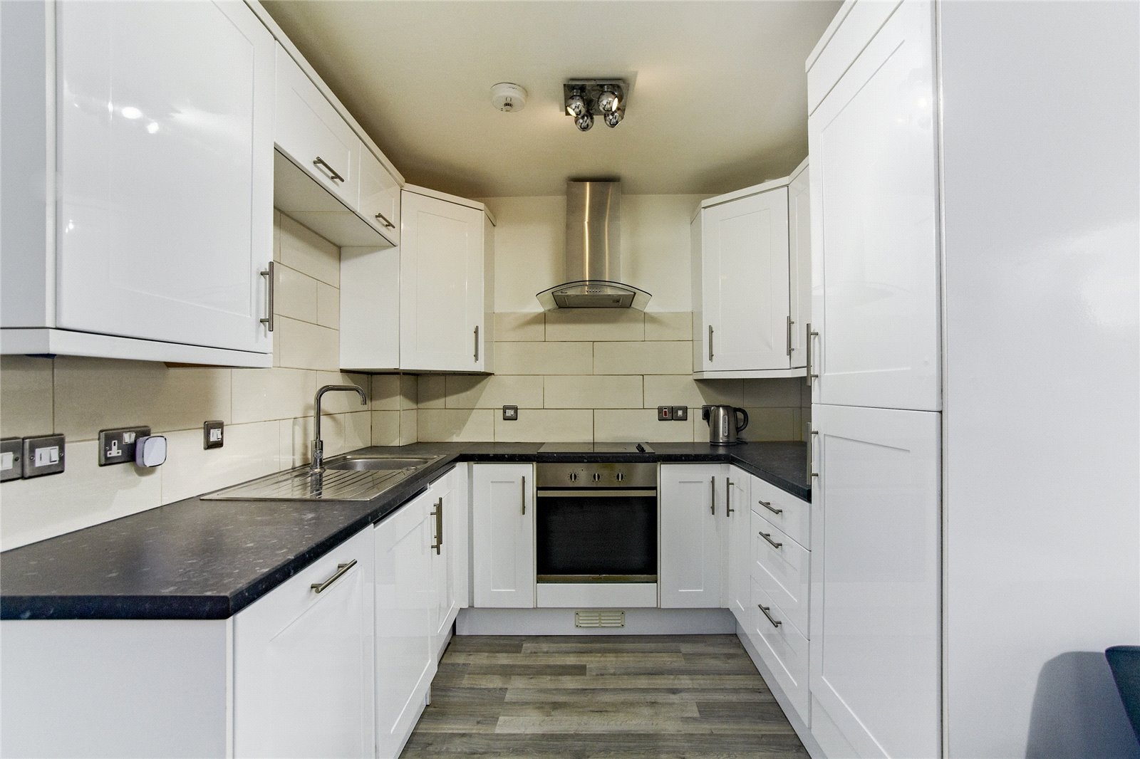 Flat Stanford Road in Greater London