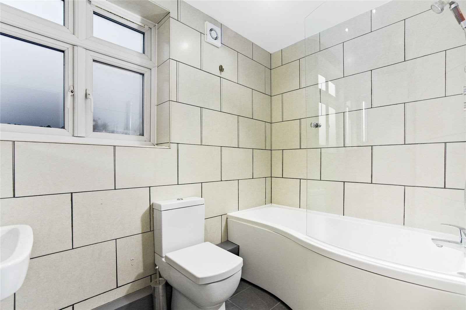 Flat Stanford Road in Greater London
