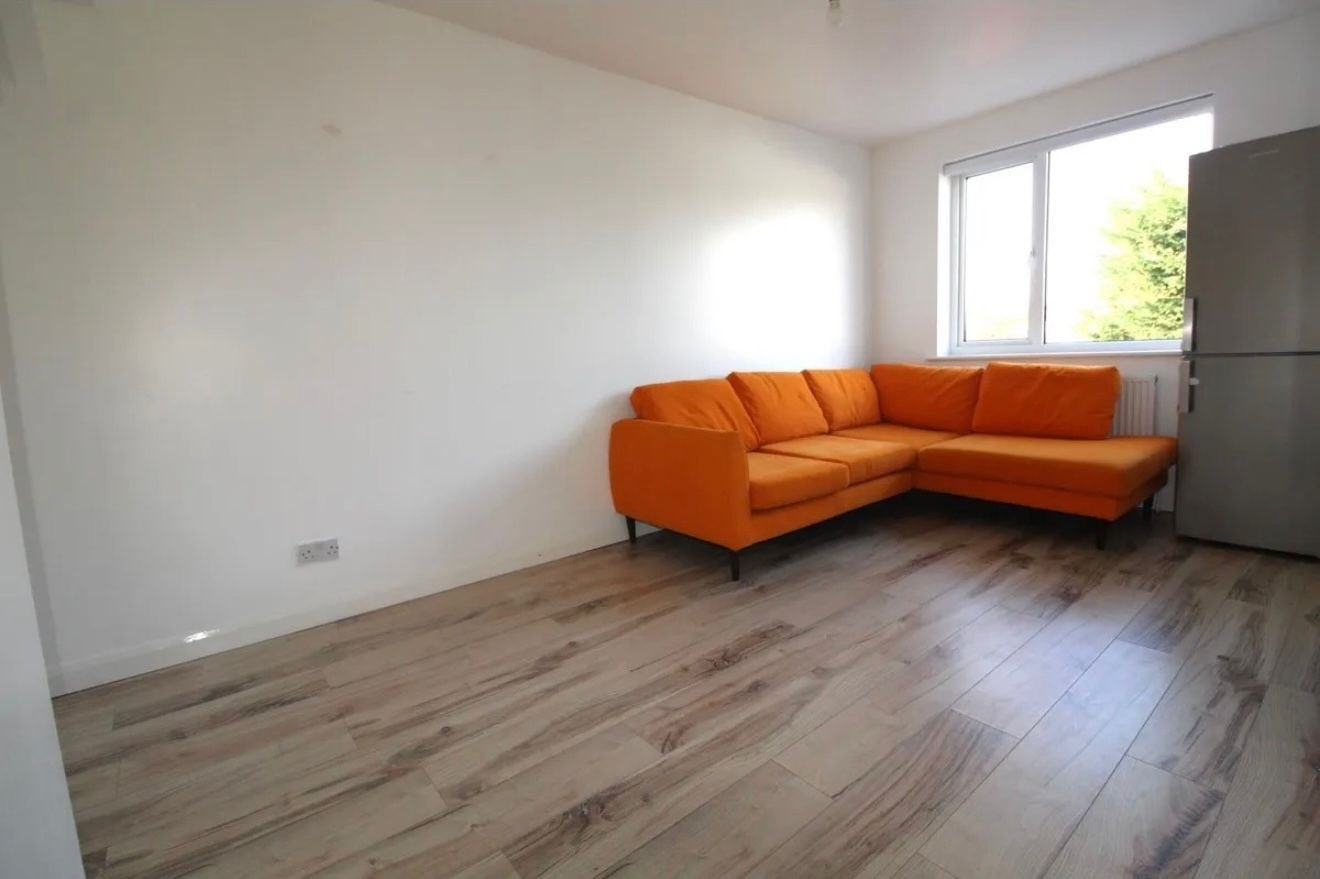 Flat Cheshunt Wash in Broxbourne