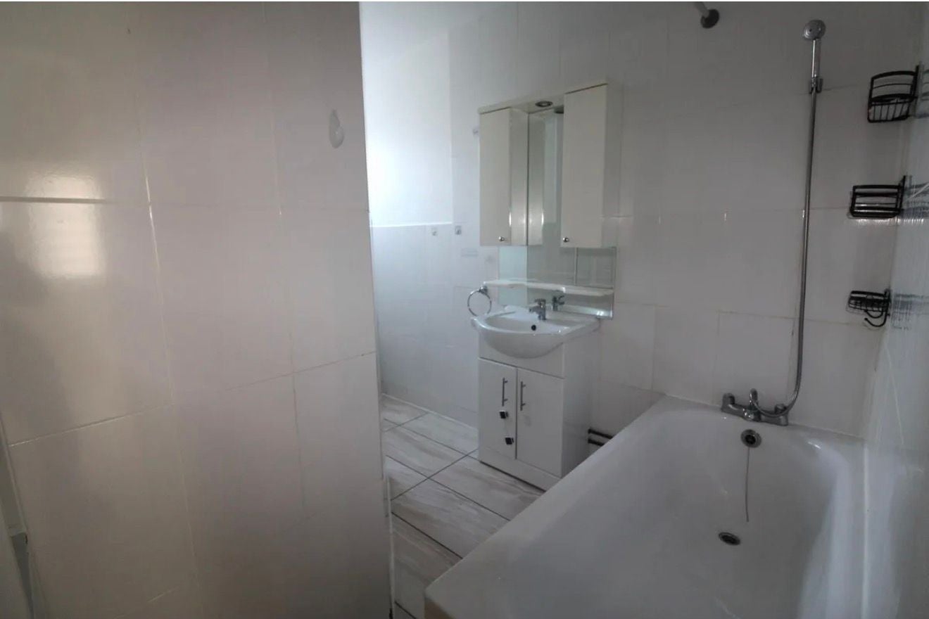 Flat Cheshunt Wash in Broxbourne