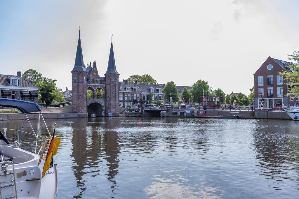 Tussenwoning te koop: Geeuwkade 4, Sneek