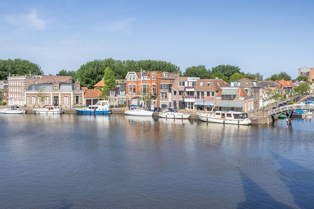 Tussenwoning te koop: Geeuwkade 4, Sneek