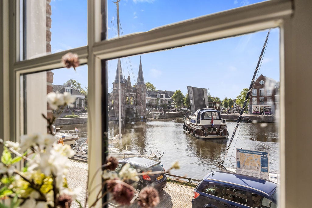 Tussenwoning te koop: Geeuwkade 4, Sneek