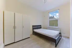 Flat Rosendale Road in Greater London