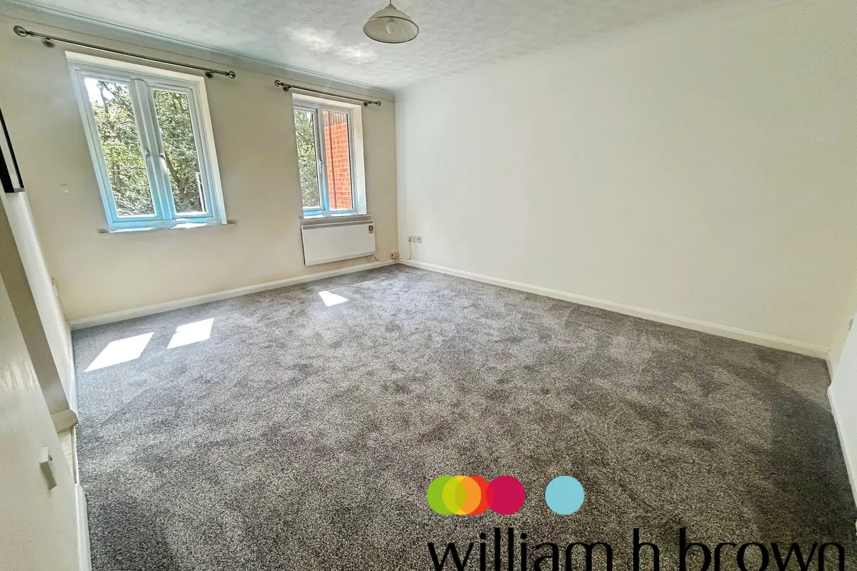 Flat Friday Wood Green in Colchester
