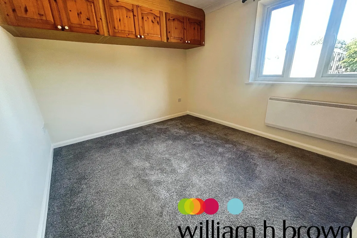 Flat Friday Wood Green in Colchester