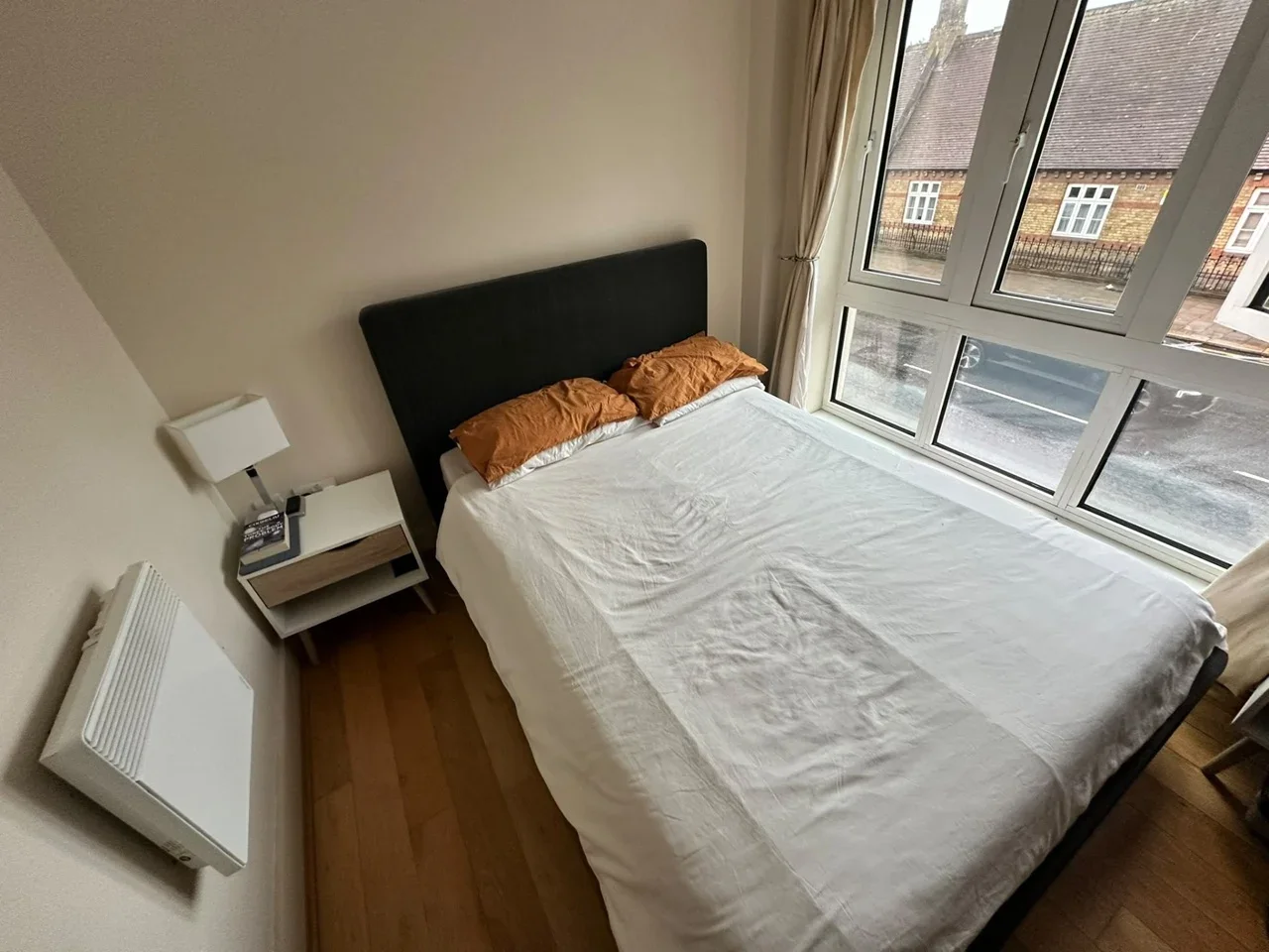 Flat Putney Bridge Road in Greater London