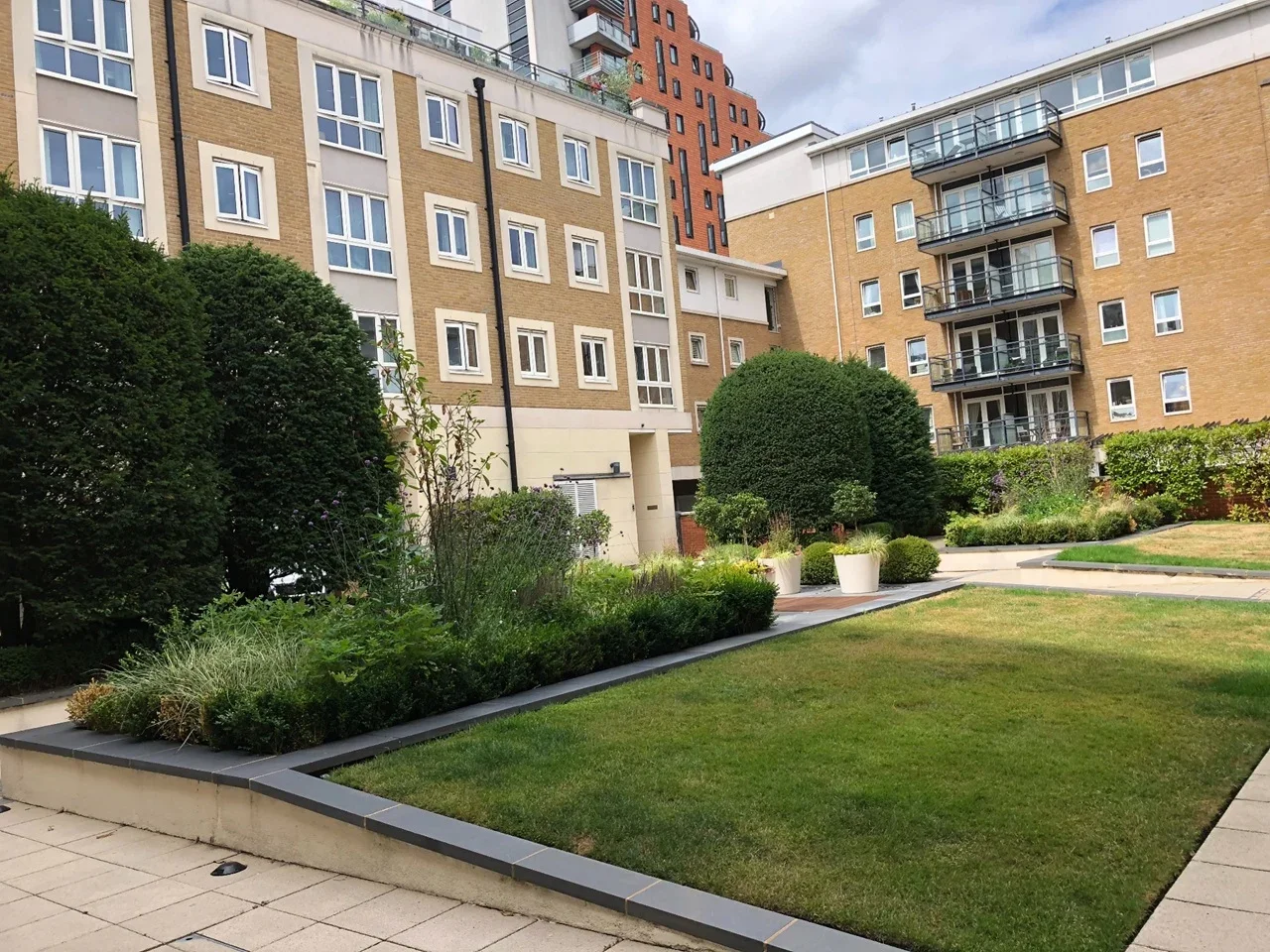 Flat Putney Bridge Road in Greater London