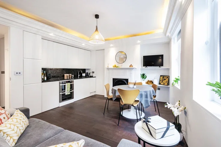 Flat Bedfordbury in City of Westminster