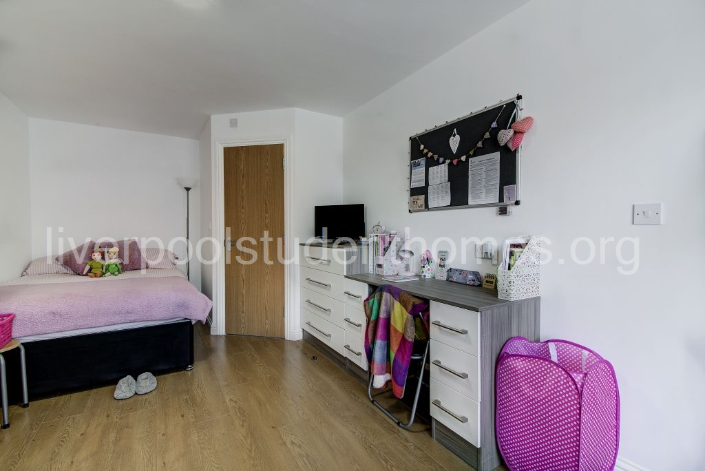 Room Shaw Street in Liverpool