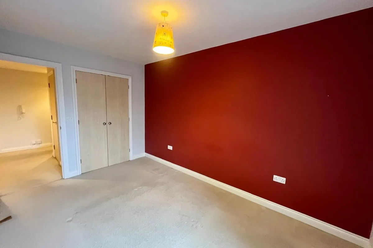 Flat Samuels Crescent in Cardiff
