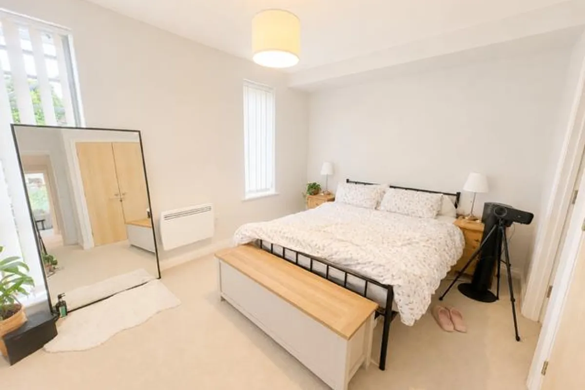 Flat Samuels Crescent in Cardiff