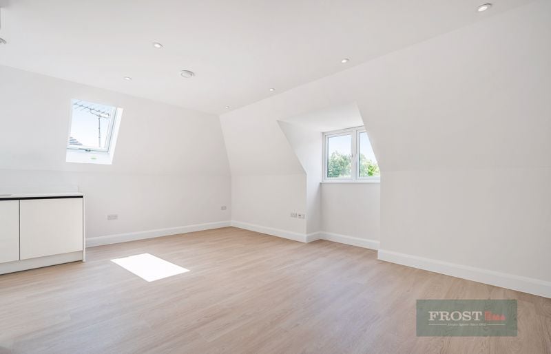 Flat Privet Mews in Greater London