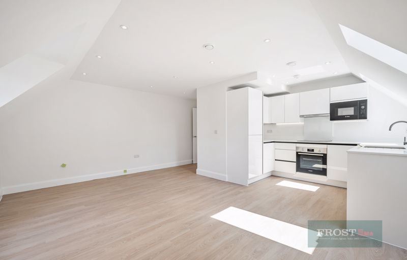 Flat Privet Mews in Greater London