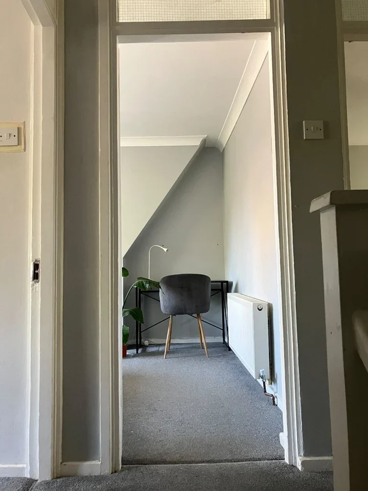 Room Grove Crescent Road in Greater London