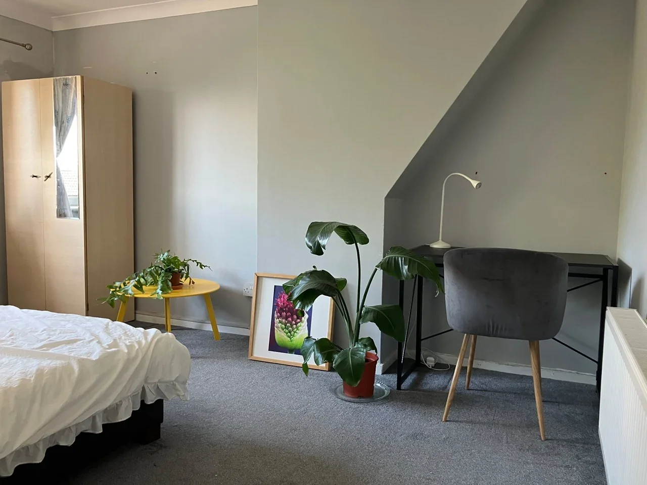 Room Grove Crescent Road in Greater London