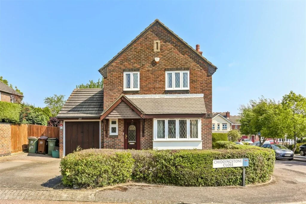 House Chiddingstone Close in Greater London