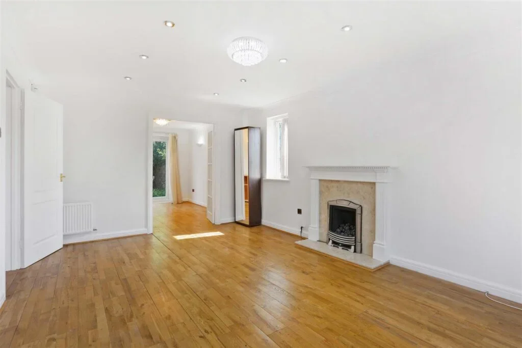House Chiddingstone Close in Greater London