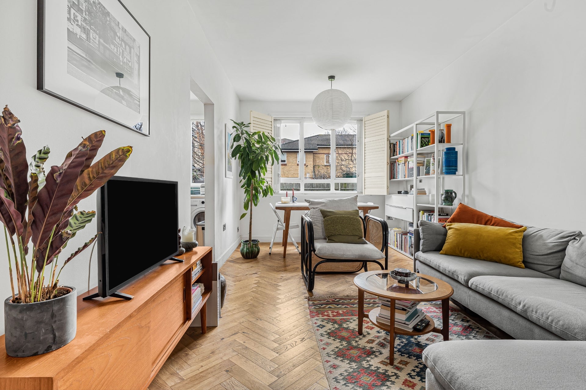Flat Kingsland Road in Greater London