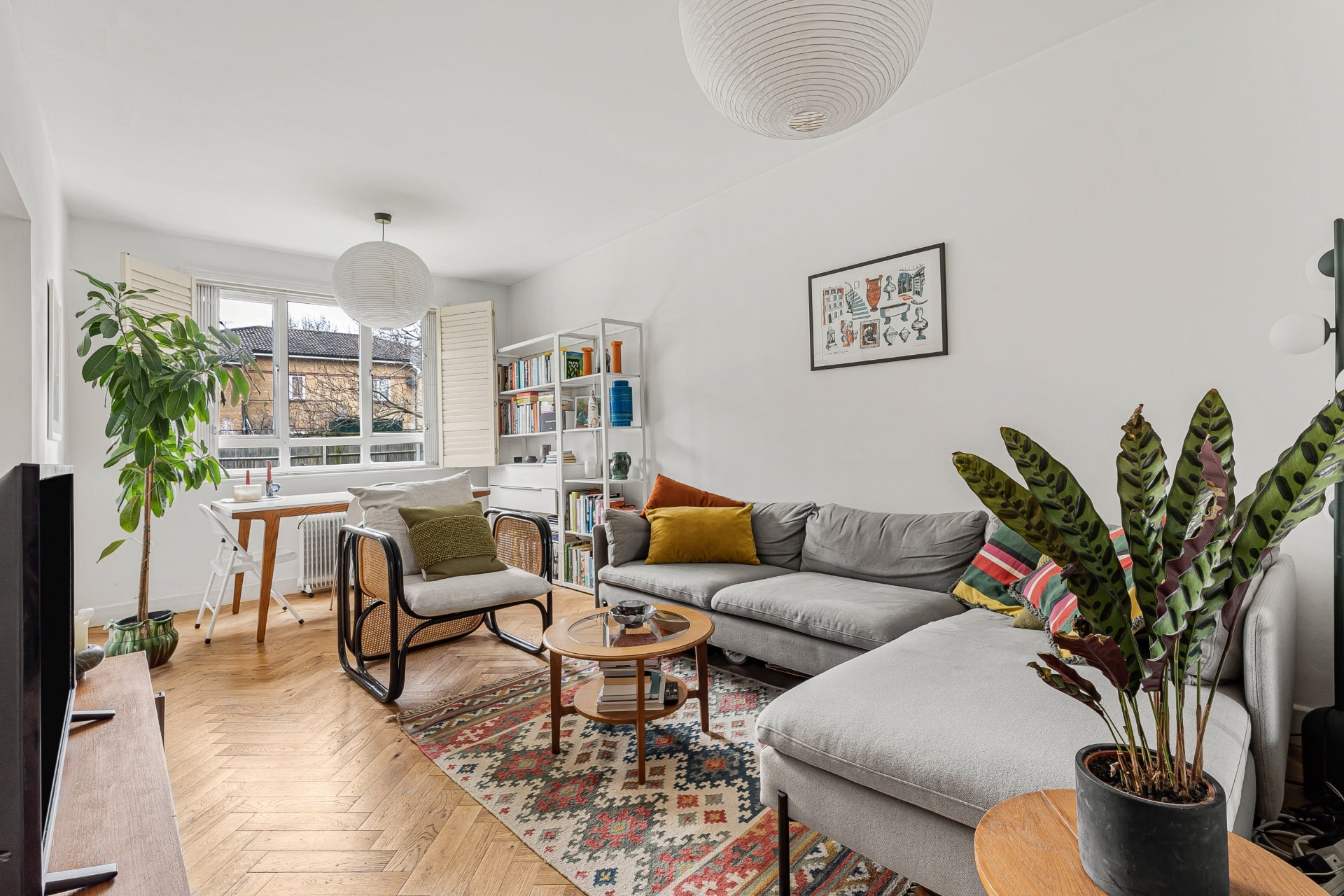 Flat Kingsland Road in Greater London