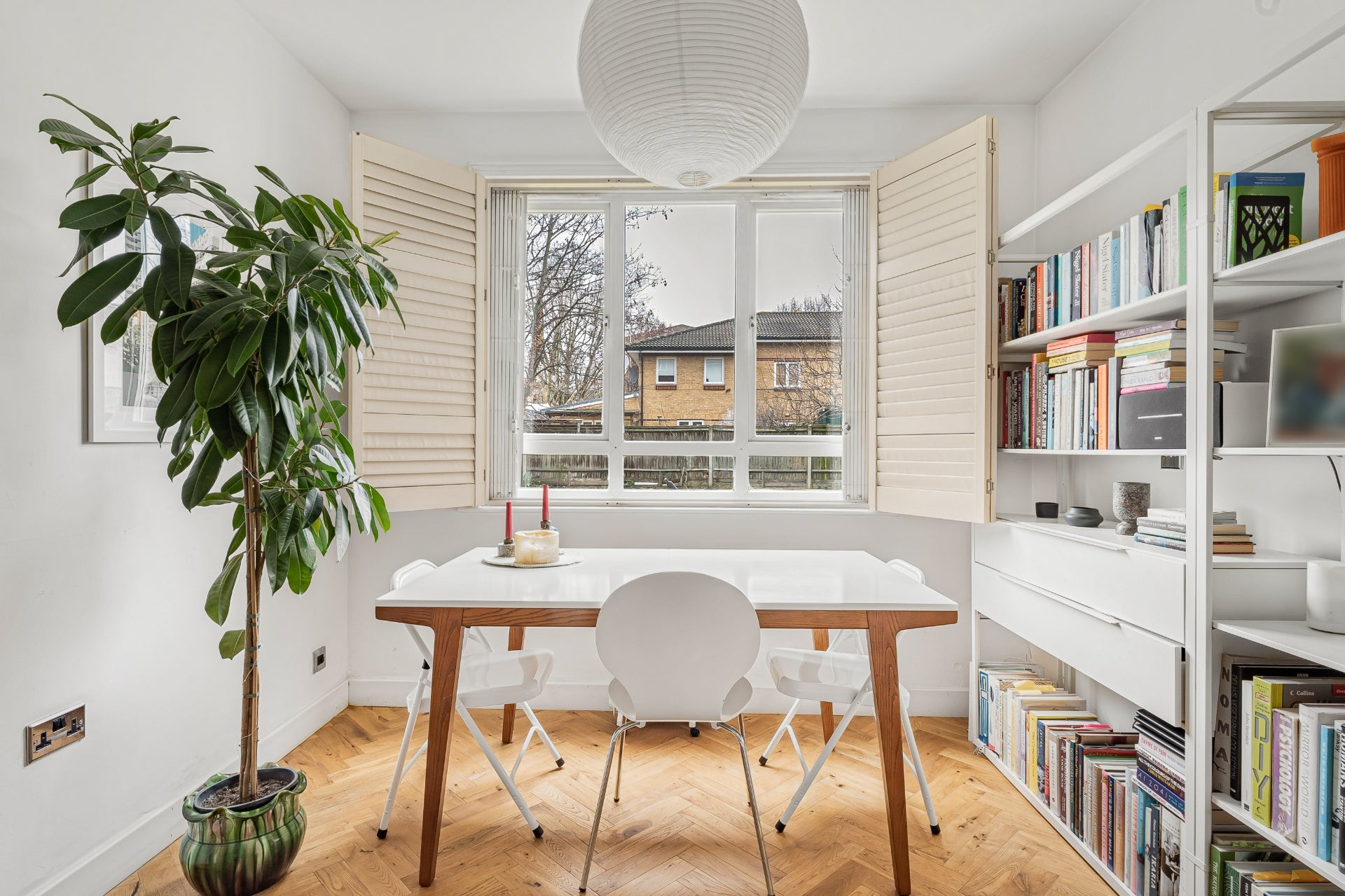 Flat Kingsland Road in Greater London