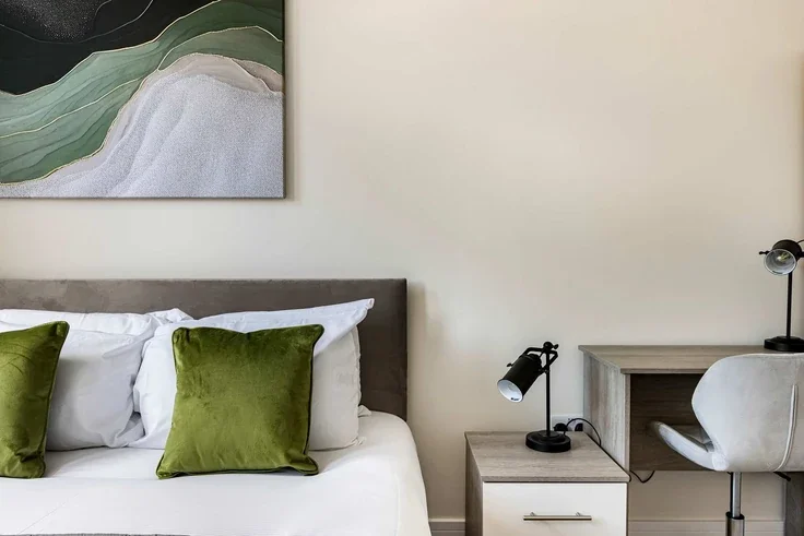 Flat Ewell Road in Greater London