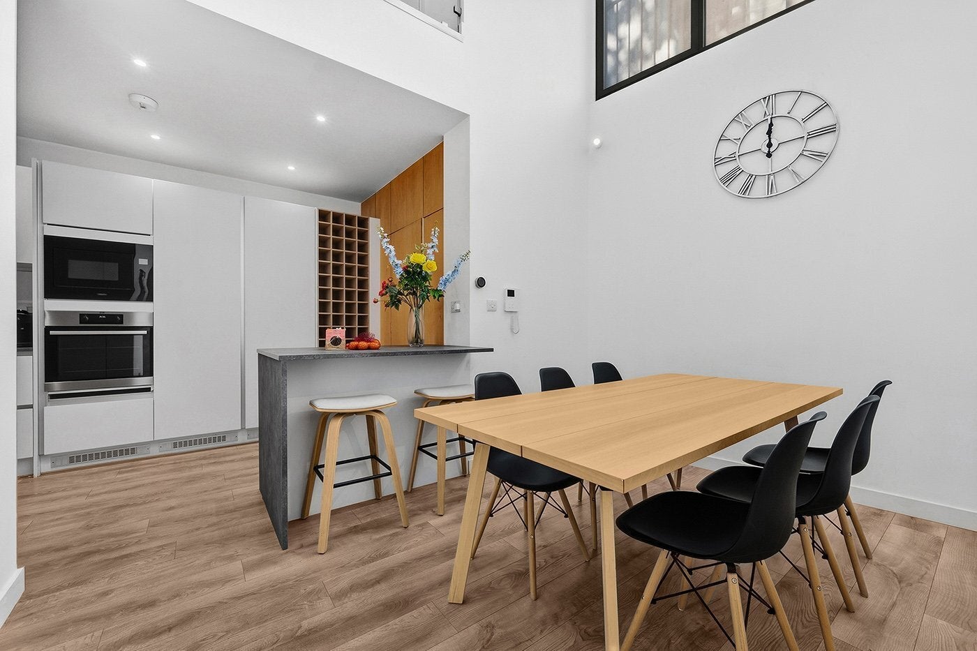 Flat Grange Road in Greater London