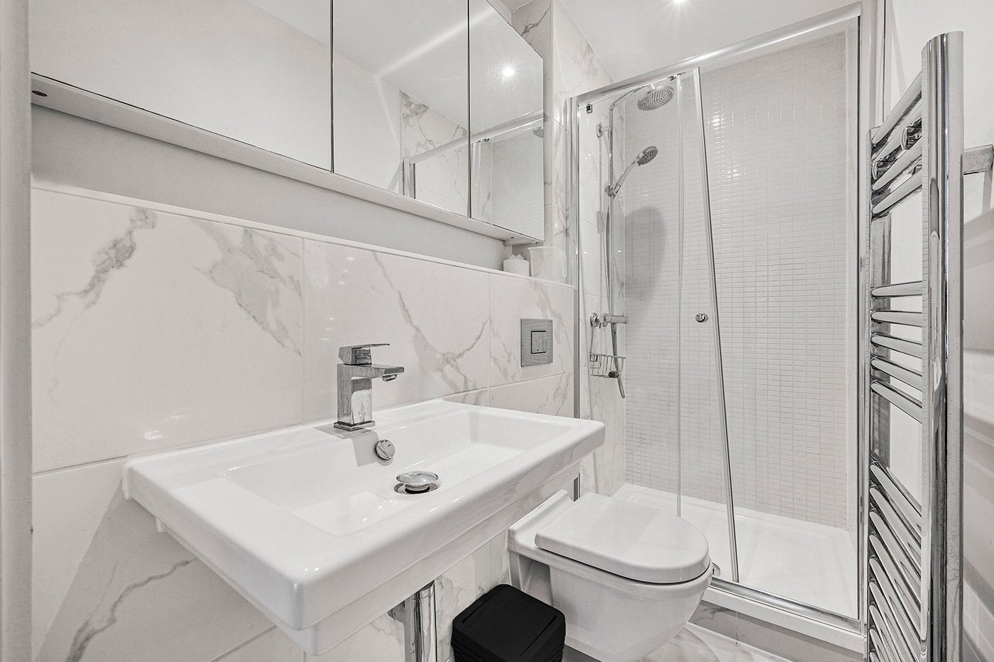 Flat Grange Road in Greater London