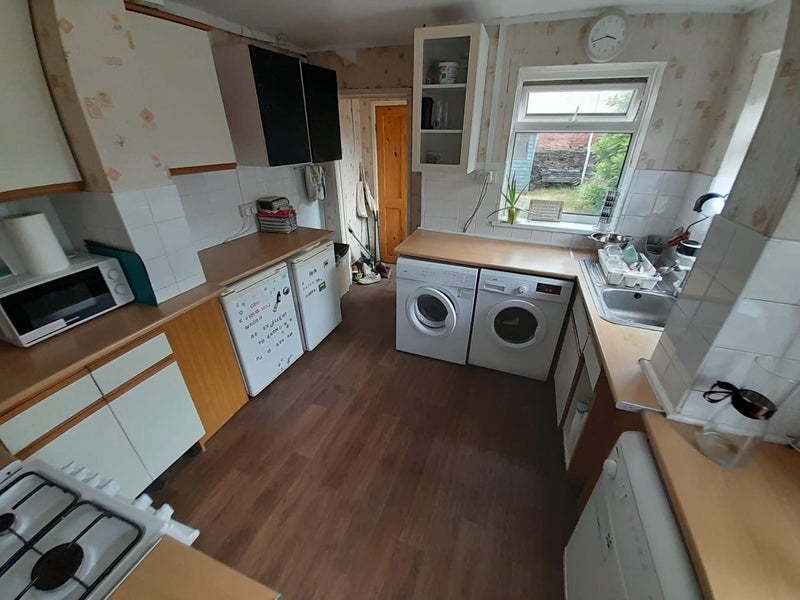 Room Ty'n-Y-Coed Place in Cardiff