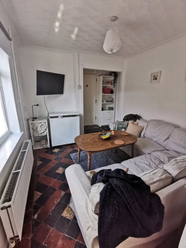 Room Ty'n-Y-Coed Place in Cardiff