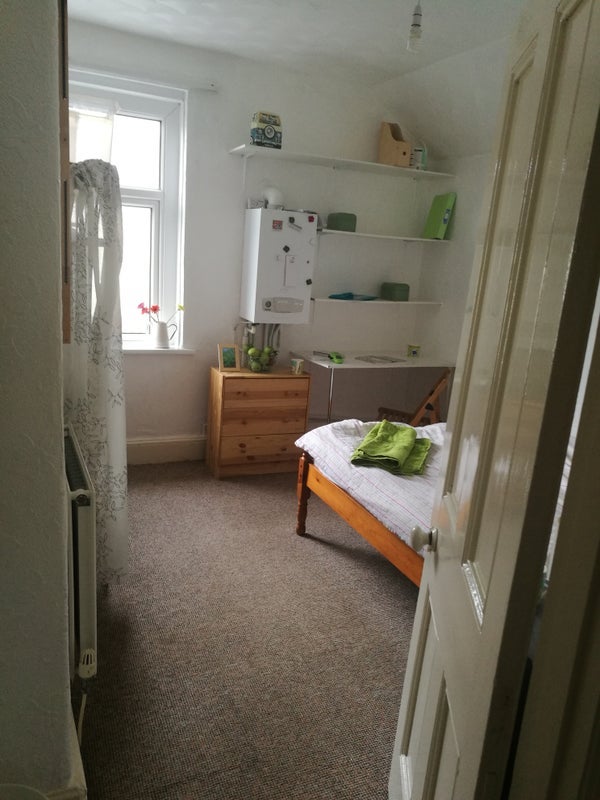 Room Ty'n-Y-Coed Place in Cardiff